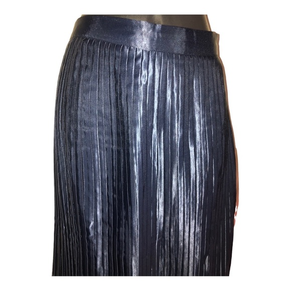 Beautiful pleated navy blue & black lace peek a boo satin effect goth skirt sz L - Picture 7 of 16